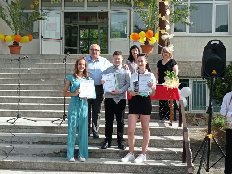 Основните училища в Смолян тържествено изпратиха седмокласниците си /ГАЛЕРИЯ/