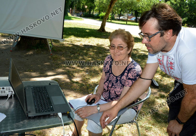 Спомени и песни за бежанците от Тракия и Македония събраха наследниците им в Градската градина