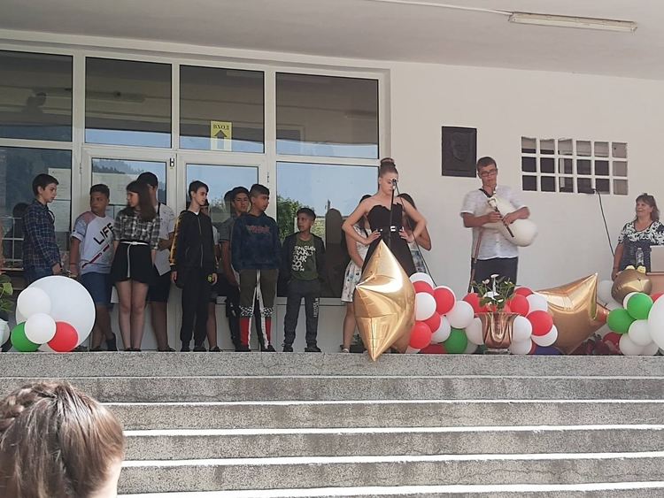 Основните училища в Смолян тържествено изпратиха седмокласниците си /ГАЛЕРИЯ/