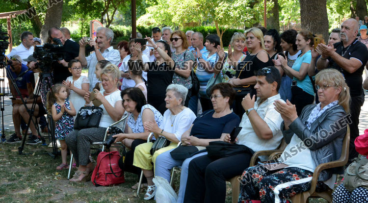 Спомени и песни за бежанците от Тракия и Македония събраха наследниците им в Градската градина