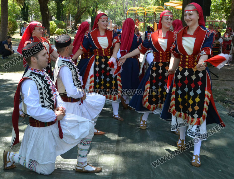 Спомени и песни за бежанците от Тракия и Македония събраха наследниците им в Градската градина