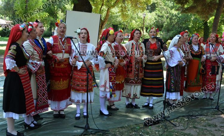 Спомени и песни за бежанците от Тракия и Македония събраха наследниците им в Градската градина