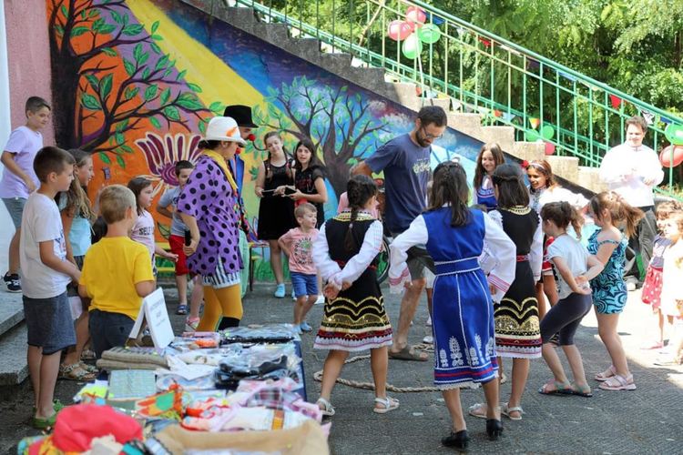 В Брягово посрещнаха лятото с голям детски концерт