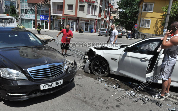 Мерцедес и БМВ се разбиха на Кърджалийска