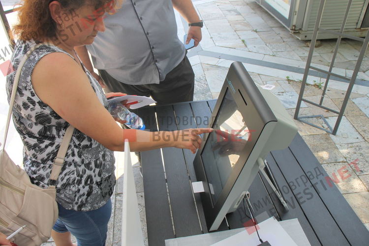 Днес всеки желаещ може да гласува тестово с машина в центъра на Димитровград