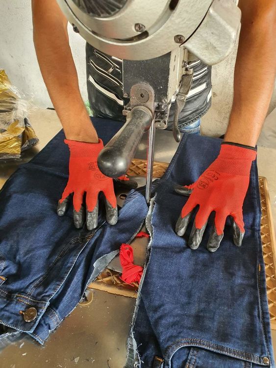 Унищожиха парфюми и стоки ментета на известни марки, задържани границата ни с Турция