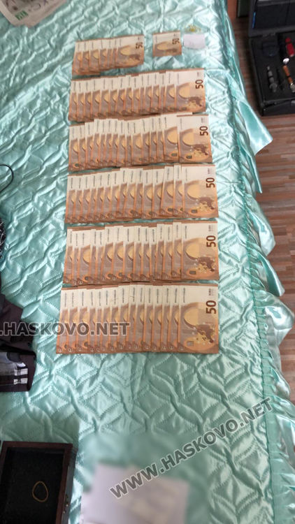 Снимки: МВР.Иззети при акцията доказателства