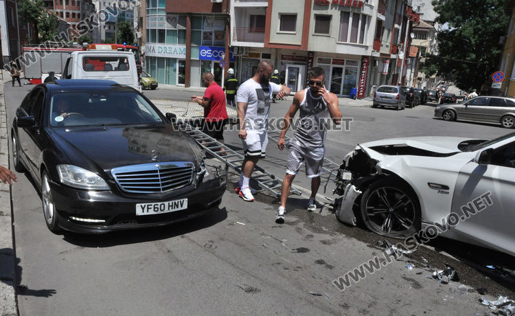 Мерцедес и БМВ се разбиха на Кърджалийска