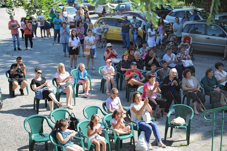 В Брягово посрещнаха лятото с голям детски концерт