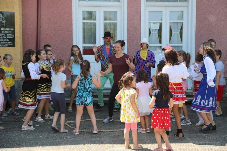 В Брягово посрещнаха лятото с голям детски концерт