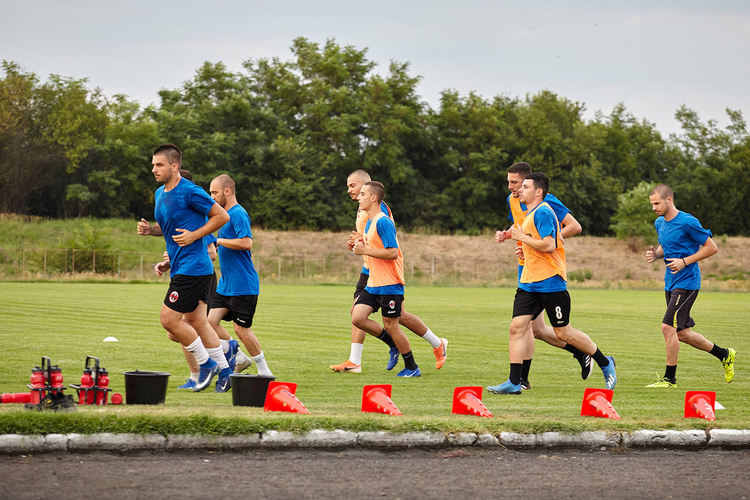 С дузина нови футболисти започна подготовката на "Борислав"