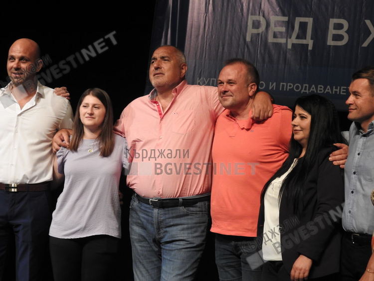 Бойко Борисов в Кърджали: Винаги сте ми вярвали, ще ви изведа до победа!