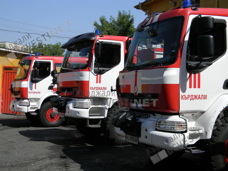 Огнеборци гасиха трафопост в Кърджали