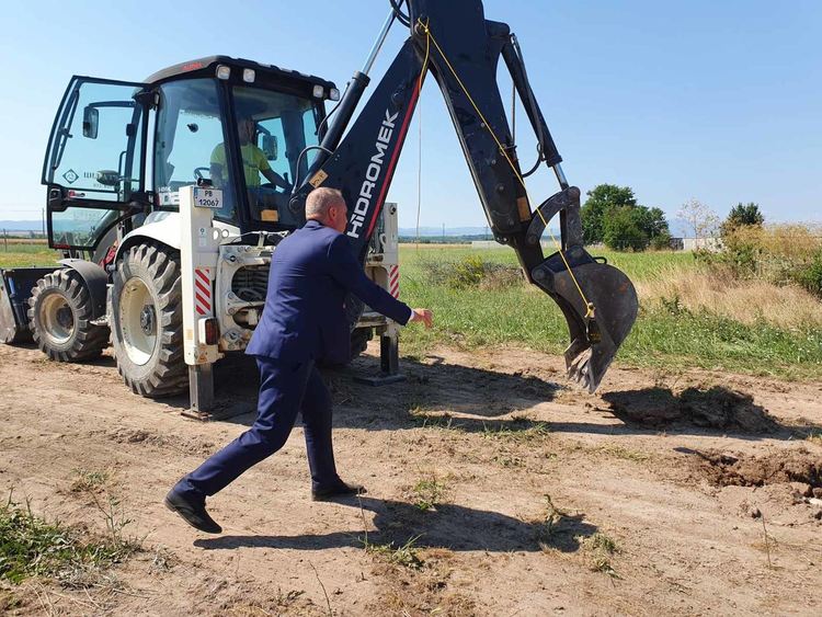 Направиха Първа копка на бъдещия търговски парк 