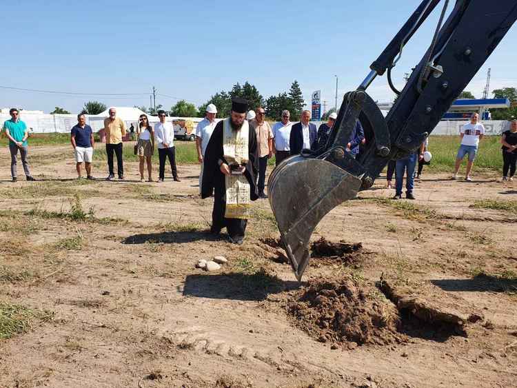 Направиха Първа копка на бъдещия търговски парк 