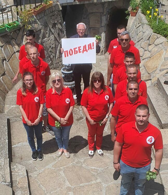 Нашият отбор:Опит и младост!