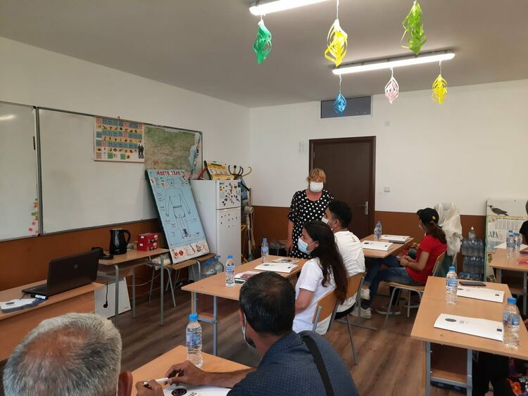 20 мигранти учат български в Бежанския център в Харманли