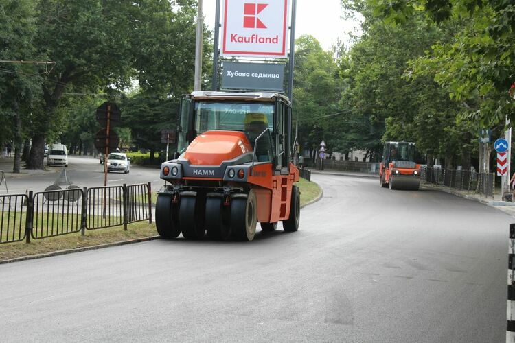 Възстановиха движението по бул. „Съединение“ след асфалтирането и подмяната на водопровода