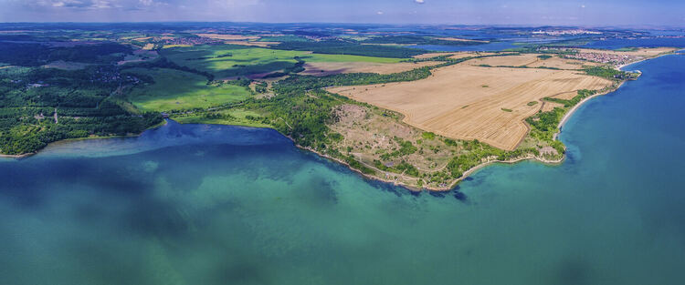 Западният бряг на залива Ченгене скеле