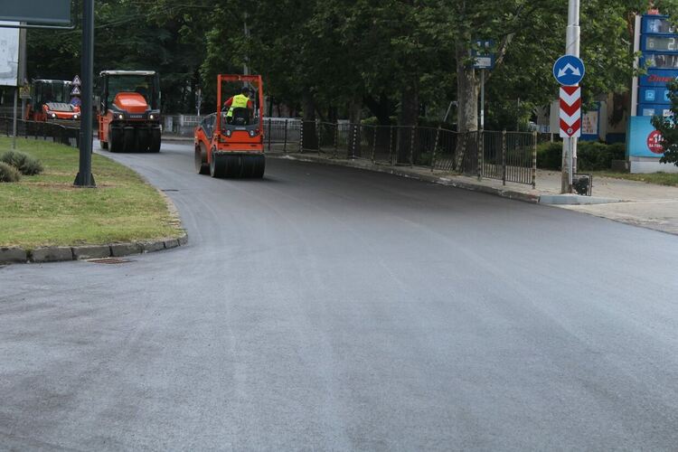 Възстановиха движението по бул. „Съединение“ след асфалтирането и подмяната на водопровода