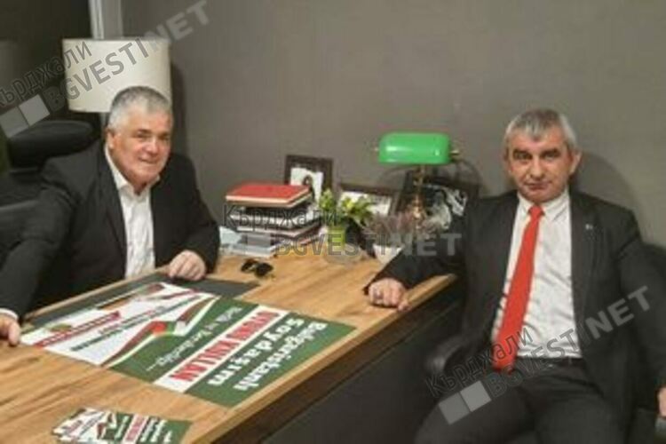 Рафет Улутюрк в офиса на Мюмин Топчу в Бурса