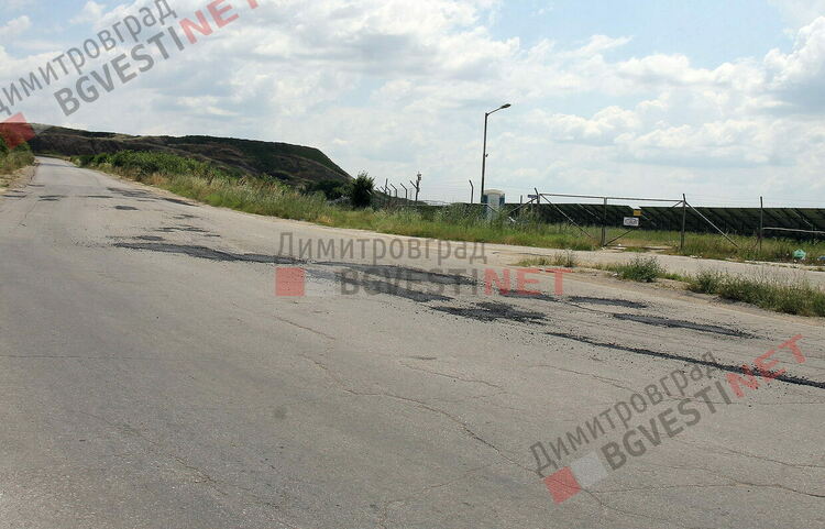 Закърпват дупки по бившия обход за Стара Загора, подмениха знаци по трасето