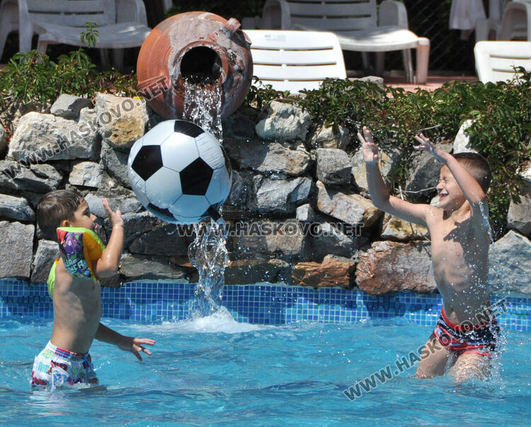 До 12 лева е входът за трите басейна в Хасково