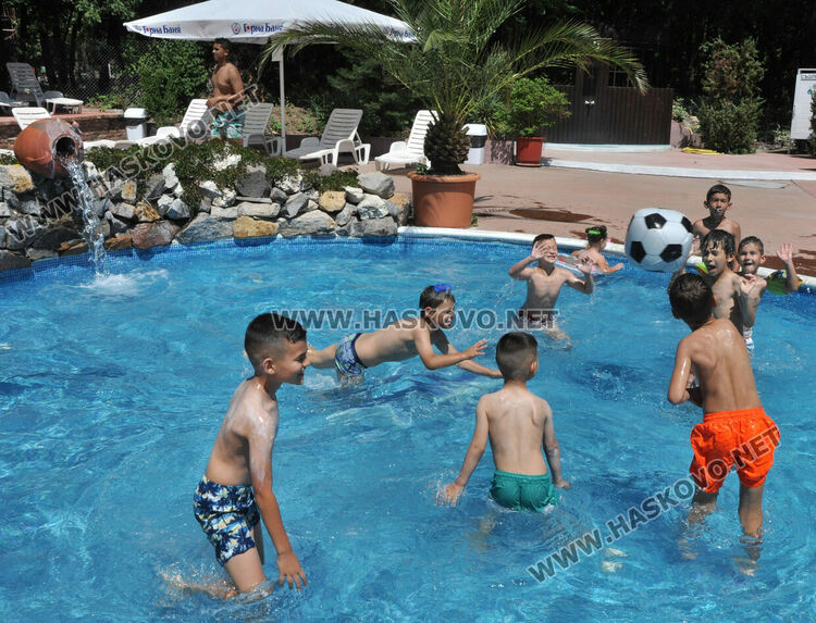 До 12 лева е входът за трите басейна в Хасково