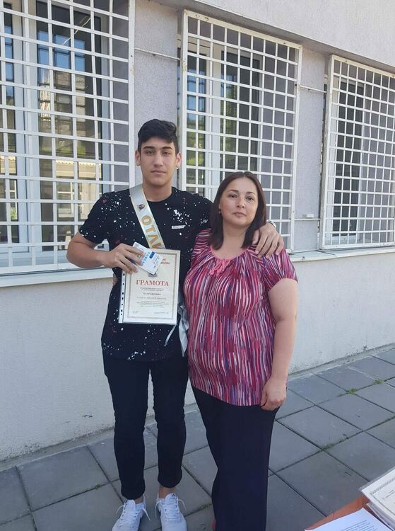 29 отличници на Езиковата гимназия в Смолян получиха грамоти 