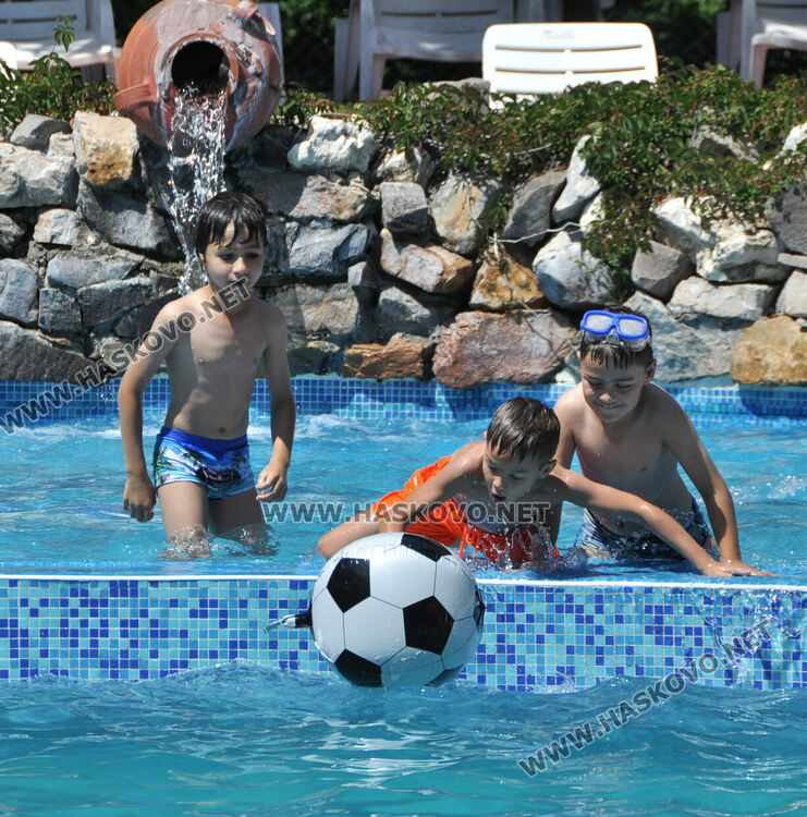 До 12 лева е входът за трите басейна в Хасково