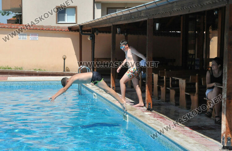 До 12 лева е входът за трите басейна в Хасково