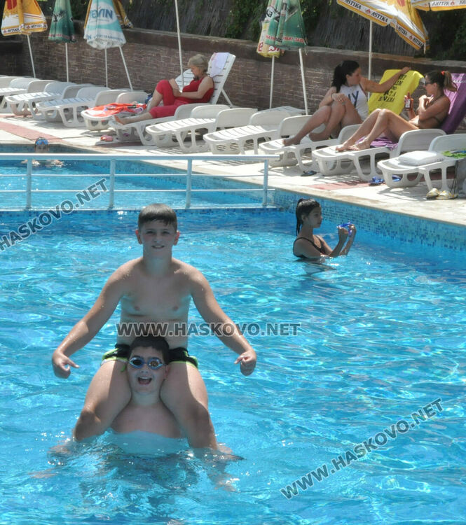 До 12 лева е входът за трите басейна в Хасково