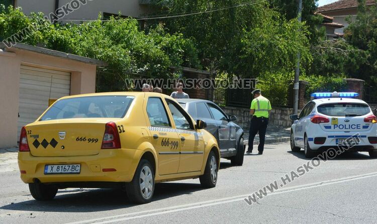 Такси и Ауди се разбиха на Кърджалийска