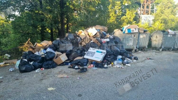 Хотелиерите в Главатарци посрещат туристите с камари от боклуци