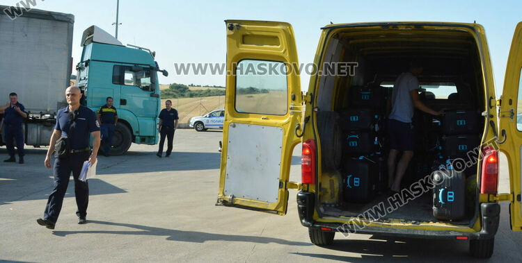 Пристигнаха 375 машини за гласуване в Хасковско