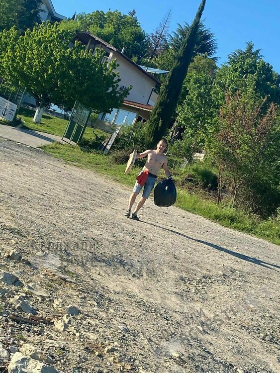 Хотелиерите в Главатарци посрещат туристите с камари от боклуци