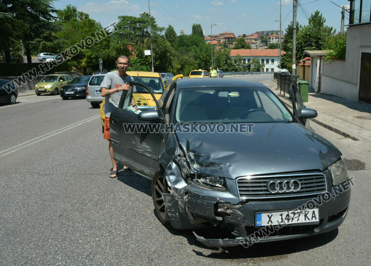 Такси и Ауди се разбиха на Кърджалийска