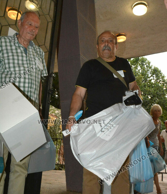 Подвижна секция първа подаде бюлетините в Хасково