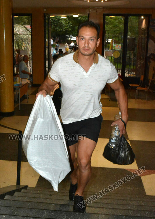 Подвижна секция първа подаде бюлетините в Хасково