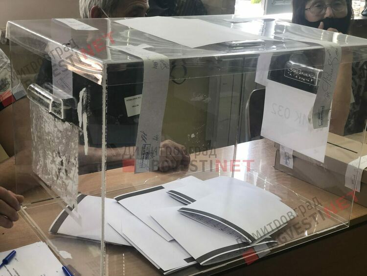 В 2 секции в Димитровградска община машините отказаха и се премина на хартиени бюлетини