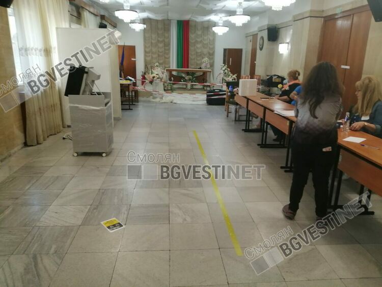 Проблем с електричеството забави гласуването с машини в община Доспат