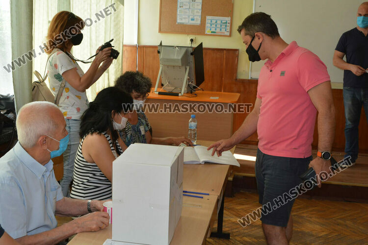 Делян Добрев: Гласувах за правителство, което да продължи да помага на Хасково 