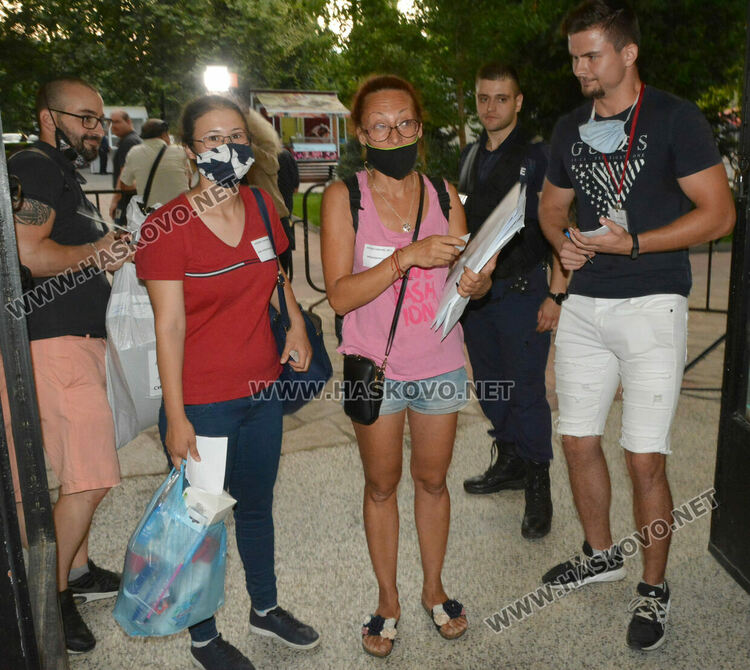 Подвижна секция първа подаде бюлетините в Хасково