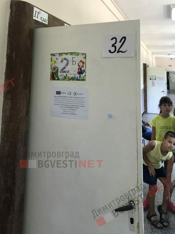 В 2 секции в Димитровградска община машините отказаха и се премина на хартиени бюлетини