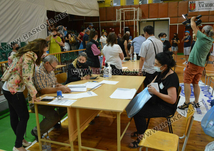 Подвижна секция първа подаде бюлетините в Хасково