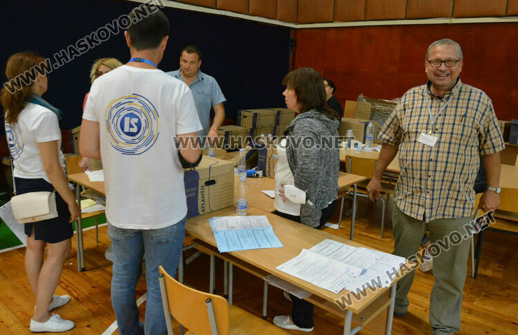 ГЕРБ-СДС води пред ИТН в Хасково при 98.97% обработени протоколи