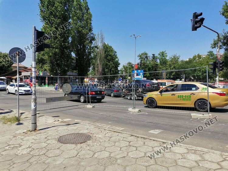 Затвориха част от платната за движение в района на Зеленчуковия пазар
