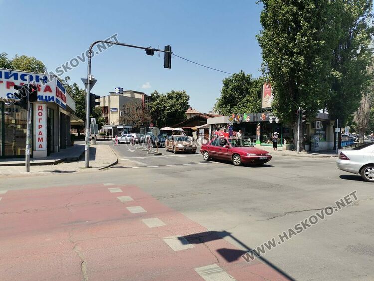 Затвориха част от платната за движение в района на Зеленчуковия пазар