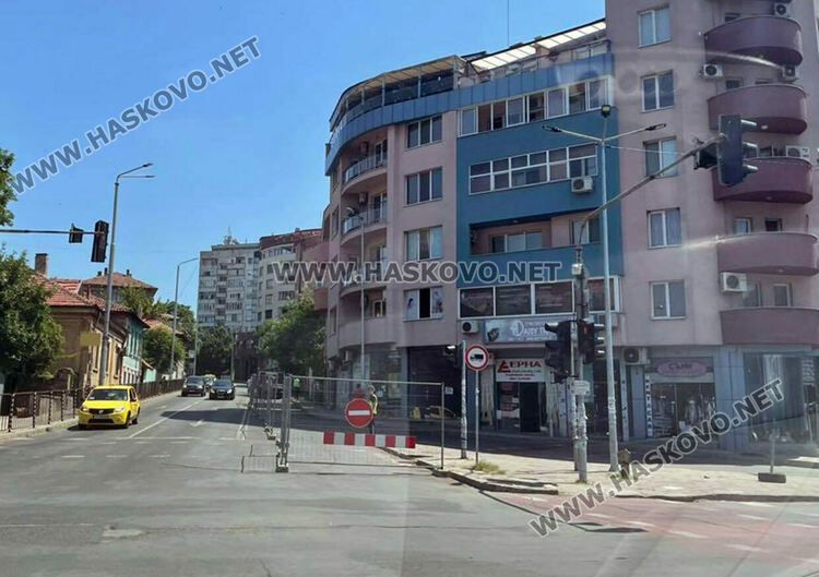 Затвориха част от платната за движение в района на Зеленчуковия пазар