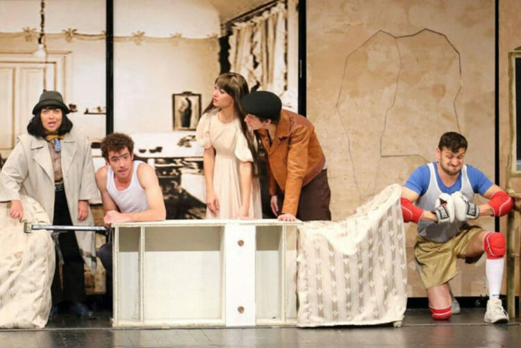 Хитът „Редки тъпанари“ на  Хасковска сцена